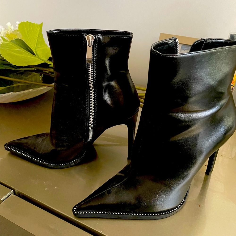 Zara Black pointed heel boot with rhinestones. Size 38 7.5